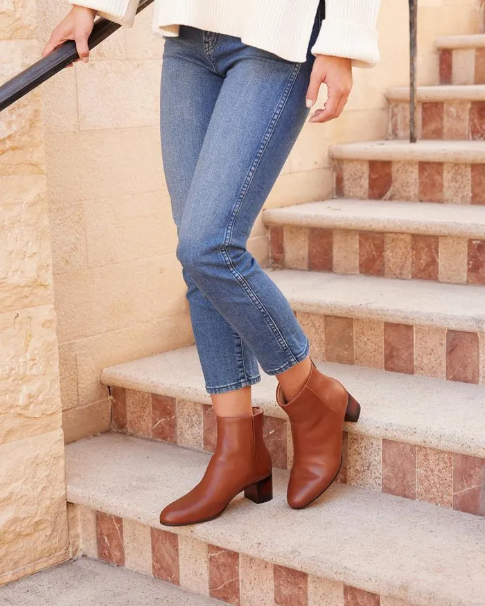 ABEO Plaza Back Zip Brown Womens Abeo Boots