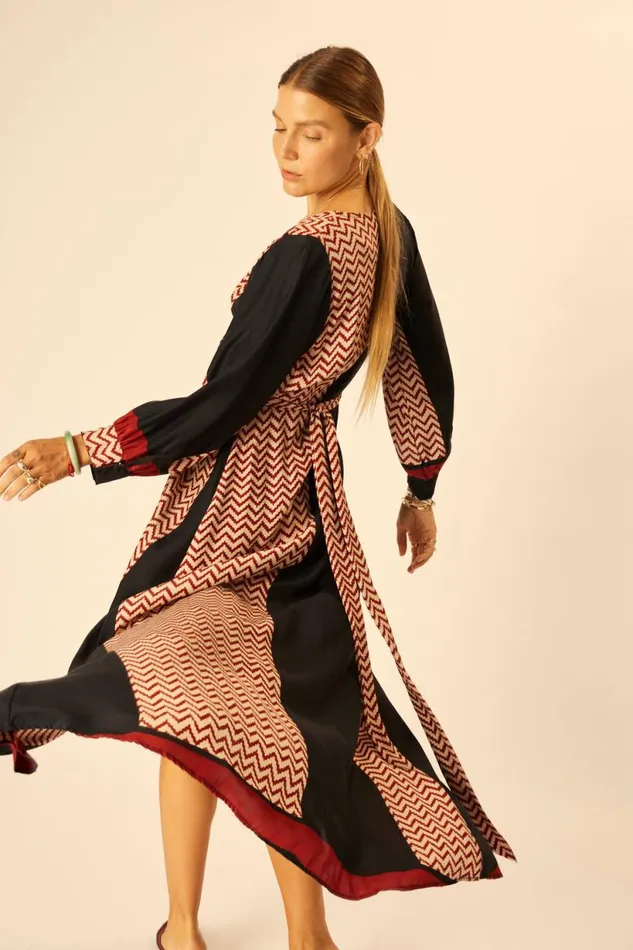 Natalie Martin KATE LONG SLEEVE MAXI Block Zigzag Noire Shop Dresses