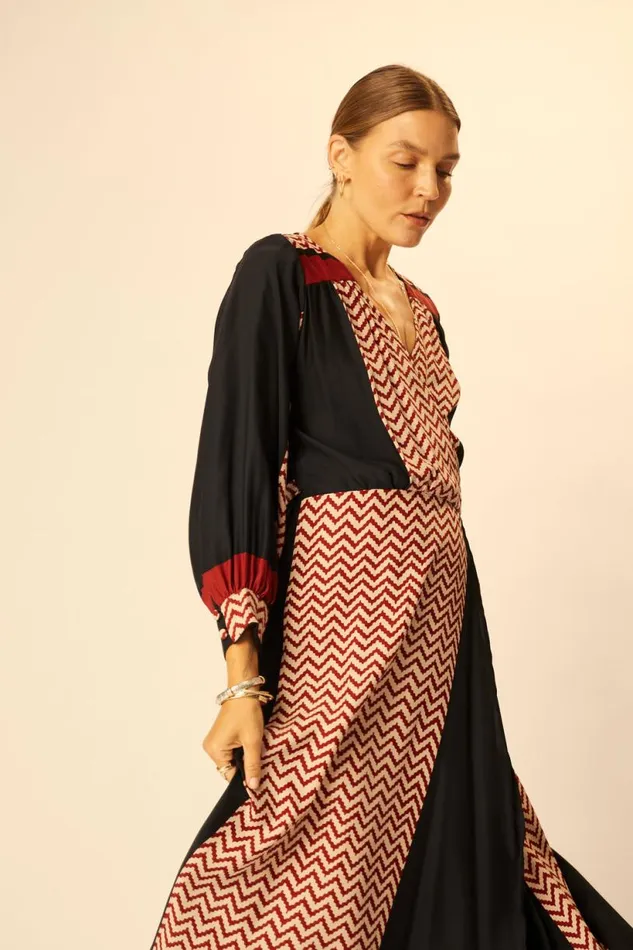 Natalie Martin KATE LONG SLEEVE MAXI Block Zigzag Noire Shop Dresses