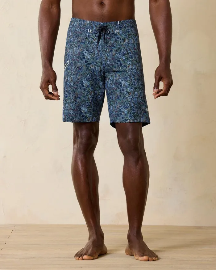 Tommy Bahama Molokai Snapshot 9Inch Boardshorts Bala Shark Men Swim and Boardshorts