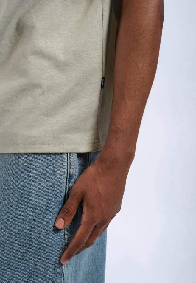 Trooper Tee 8211 Seagrass The Good Times Seagrass The Good Times Men Dr Denim Tees and Longsleeves