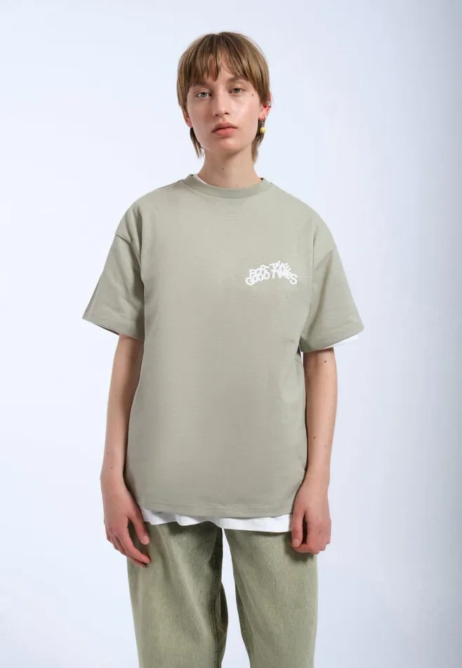 Trooper Tee 8211 Seagrass The Good Times Seagrass The Good Times Men Dr Denim Tees and Longsleeves